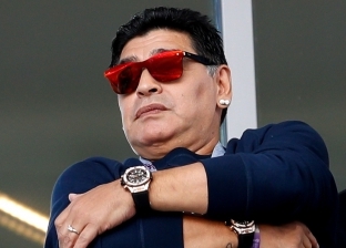 في عيد ميلاده.. لماذا يرتدي مارادونا ساعتين في يديه؟
