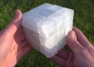 بالفيديو| بريطاني يصنع مكعب روبيك من قطع الجليد