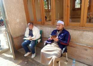 شاب ماليزي جاء لمصر لقراءة الفاتحة أمام قبر الشيخ الحصري: علمني القرآن