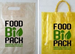 بالصور| "صديقة للبيئة".. ابتكار أكياس بلاستيكية قابلة للأكل وللشرب