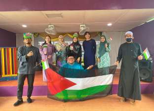 العلم الفلسطيني يزين مدرسة ماليزية بأيدي التلاميذ: دعاء وصلوات وجمع تبرعات