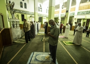 "حي على الفلاح".. رواد تويتر يحتفلون بعودة الصلاة في المساجد