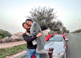 شاب يهدي زوجته سيارة «جاكوار»: أنتي مش أقل من ياسمين صبري (فيديو)