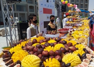 مهرجان فواكه يتحول لمظاهرة في حب مصر على شواطئ الغردقة