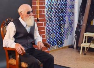 بالفيديو| مسن يحقق شعبية كبيرة بسبب جلسة تصوير كعارض أزياء