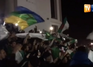 بالفيديو| فرحة عارمة داخل مؤسسة بالجزائر عقب استقالة بوتفليقة
