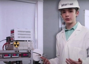 طفل يدخل موسوعة جينيس بعد بناء مفاعل نووي (فيديو)