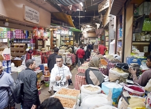 شارع «الحمزاوي» قلعة صناعة مشروبات رمضان والموزع الرئيسي.. «جودة وطعم ولون»