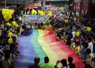 بالصور| مثليو الصين يرفعون أعلام "قوس قزح" ويطالبون بـ"المساواة"