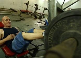 بالفيديو| "صبحي" عمره 80 عاما ويتحدى الزمن بالرياضة