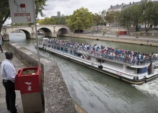 بالصور| باريس: مراحيض عامة للتبول مباشرة في مياه نهر السين
