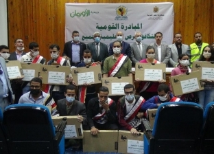 توزيع 35 جهاز «لاب توب» على الطلاب المكفوفين بجامعة المنيا