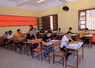 طلاب الثانوية العامة يؤدون امتحان اللغة الأجنبية الثانية اليوم