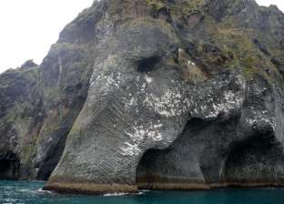 خرطوم عملاق على قمة بركان.. تعرف على صخرة "الفيل" في آيسلندا