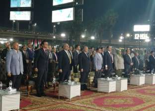 محافظ القاهرة: تشغيل 10 أتوبيسات بالغاز الطبيعي خلال احتفالات العيد القومي