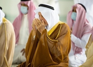 أمير مكة يشارك بمراسم غسل الكعبة المشرفة