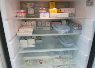 احذر حفظ الأدوية في باب الثلاجة.. طبيب يوضح طريقة التخزين الصحيحة