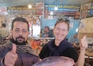 روسية تقع في عشق سمكة أثناء رحلة غطس بالغردقة: «عايزة أشتريها بأي ثمن»