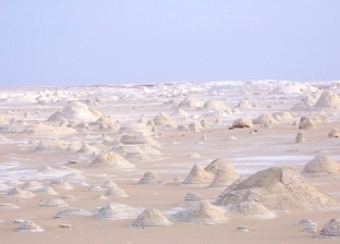 8 معلومات عن الصحراء البيضاء في مصر.. إحدى عجائب الكون واحتفت بها «ناسا»