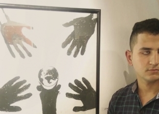 «رسام كفيف» فى معرض «الثقافة»: «أرى بأصابعى»