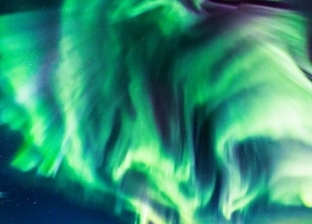 ثقب في الشمس يتسبب في ظهور "تنين أخضر" بأيسلندا