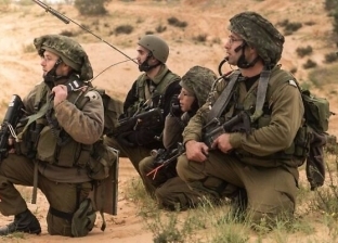 جيش الاحتلال يعتقل 32 فلسطينيا في «الخليل» ويقصف منازل «دير البلح»