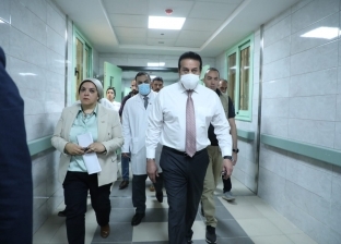 عبد الغفار يتفقد مستشفى السلام التخصصي ومركز الأورام.. ويوجه بسرعة علاج مصابة سرطان