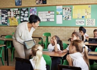 في اليوم العالمي للمعلم.. اليونسكو توجه بزيادة أعداد المدرسين المؤهلين