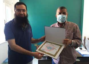 طبيب غلابة جديد بمطروح.. "أحمد" يتبرع بأجهزة طبية لمرضى مستشفى الحميات