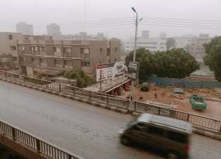 سقوط أمطار غزيرة على مناطق بالمنيا.. وتجهيز سيارات لإزالة تجمعات المياه
