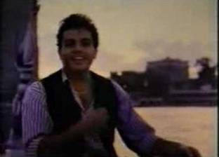 بالفيديو| عمرو دياب في السينما.. «ضحك ولعب وجد وحب»