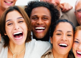 دراسة: الضحك قد يكون عازلا للتوتر