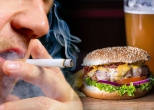 7 عادات خاطئة لا تفعلها بعد تناول الطعام.. بينها التدخين والنوم