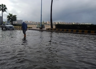 صور.. الإسكندرية محاصرة بالمياه.. والأمطار لا تتوقف