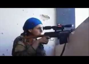 بالفيديو| معجزة تنقذ "قناصة كردية" من الموت على يد "داعش"