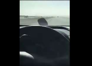 بالفيديو| نجاة سائق من حادث مروع على الطريق السريع