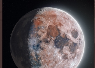 مصور وعالم فلك يلتقطان الصورة الأكثر تفصيلا للقمر على الإطلاق