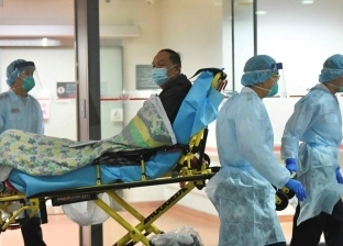 طبيب يفسر إصابة شخصين بسلالتين من كورونا: مسار لتطوير جديد للفيروس