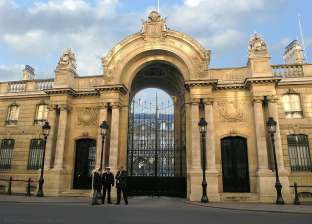 الشرطة الفرنسية تقبض على 3 أشخاص.. أحدهم حاول التسلل إلى قصر الإليزيه