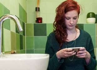 تحذير: توقف عن اصطحاب هاتفك المحمول إلى الحمام لهذه الأسباب