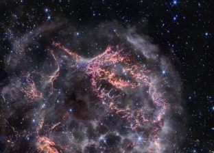 ناسا ترصد لقطات مذهلة لبقايا نجم متفجر.. يشبه زينة شجرة الميلاد (صور)