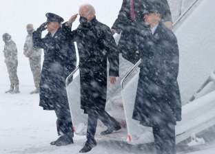 «السوشيال ميديا» تحتفي بمواجهة بايدن عاصفة ثلجية حاصرت طائرته الرئاسية