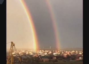 بالفيديو| قوس قزح مزدوج يزين سماء الشتاء في مدينة روسية