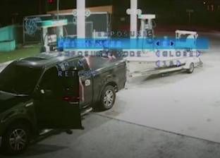 بالفيديو| جريمة قتل بشعة داخل محطة بنزين أمريكية