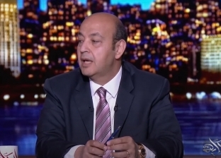 عمرو أديب يسخر من الجزيرة بسبب رسائل كلينتون: "الواي فاي عندهم واقع"