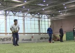 بالفيديو| شباب روس يتدربون على مساعدة لاعبي كرة القدم في كأس العالم