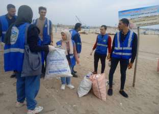 تنظيف الشواطئ.. محافظة الإسكندرية تواجه البلاستيك حفاظًا على البيئة