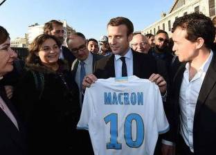 في زيارة للمنتخب الفرنسي.. ماكرون يكشف عن ماضيه الكروي