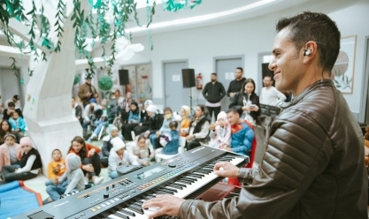 الموسيقار هشام خرما يُشارك أطفال 57357 في جلسات الموسيقى العلاجية