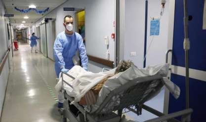 إيطاليا تبحث إنهاء ارتداء الكمامات بالمستشفيات في 30 أبريل